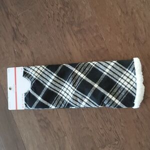 CHRISTMAS TREE SKIRT
